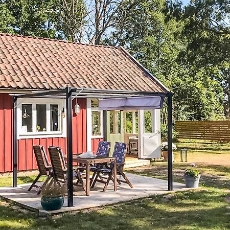 Amazing Home In Faerjestaden With Kitchen エクステリア 写真