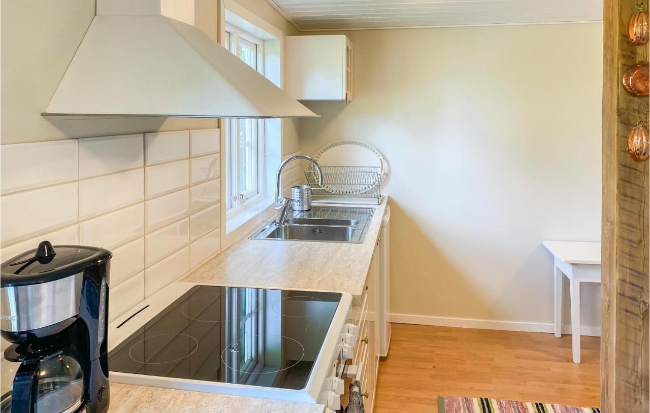 Amazing Home In Faerjestaden With Kitchen エクステリア 写真