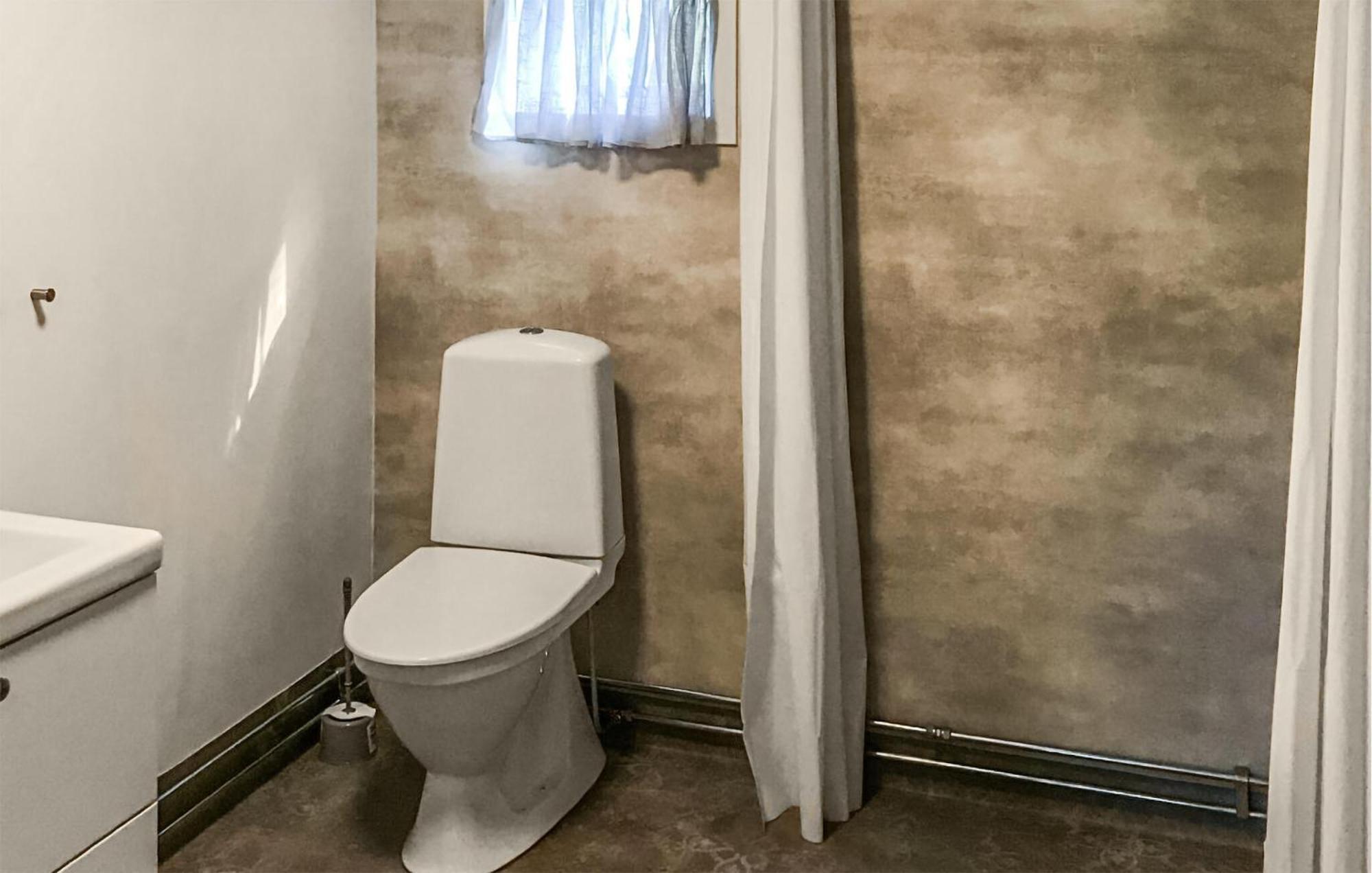 Amazing Home In Faerjestaden With Kitchen エクステリア 写真
