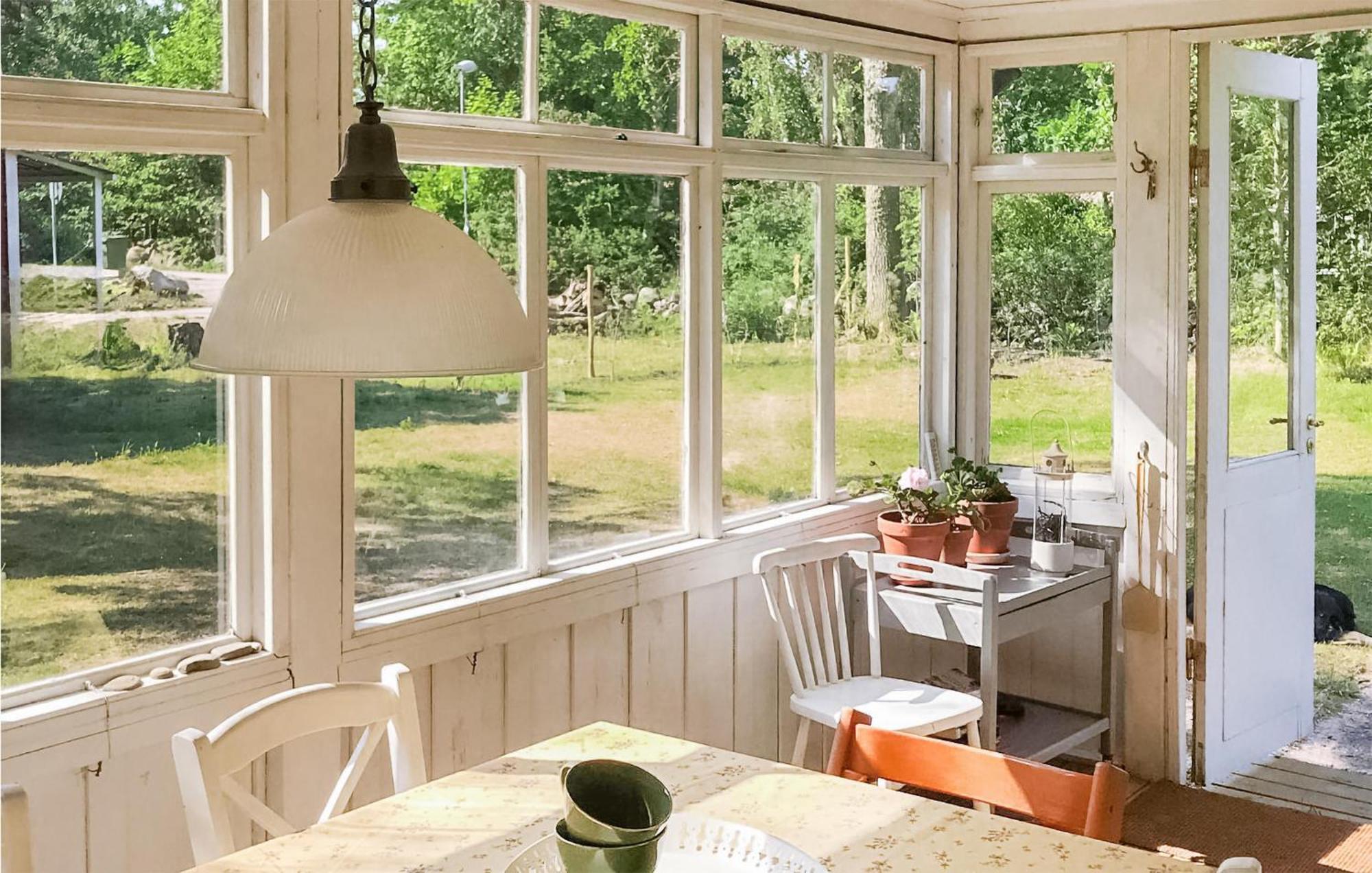 Amazing Home In Faerjestaden With Kitchen エクステリア 写真