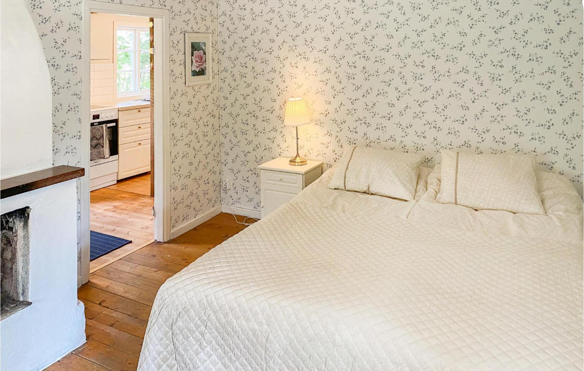 Amazing Home In Faerjestaden With Kitchen エクステリア 写真