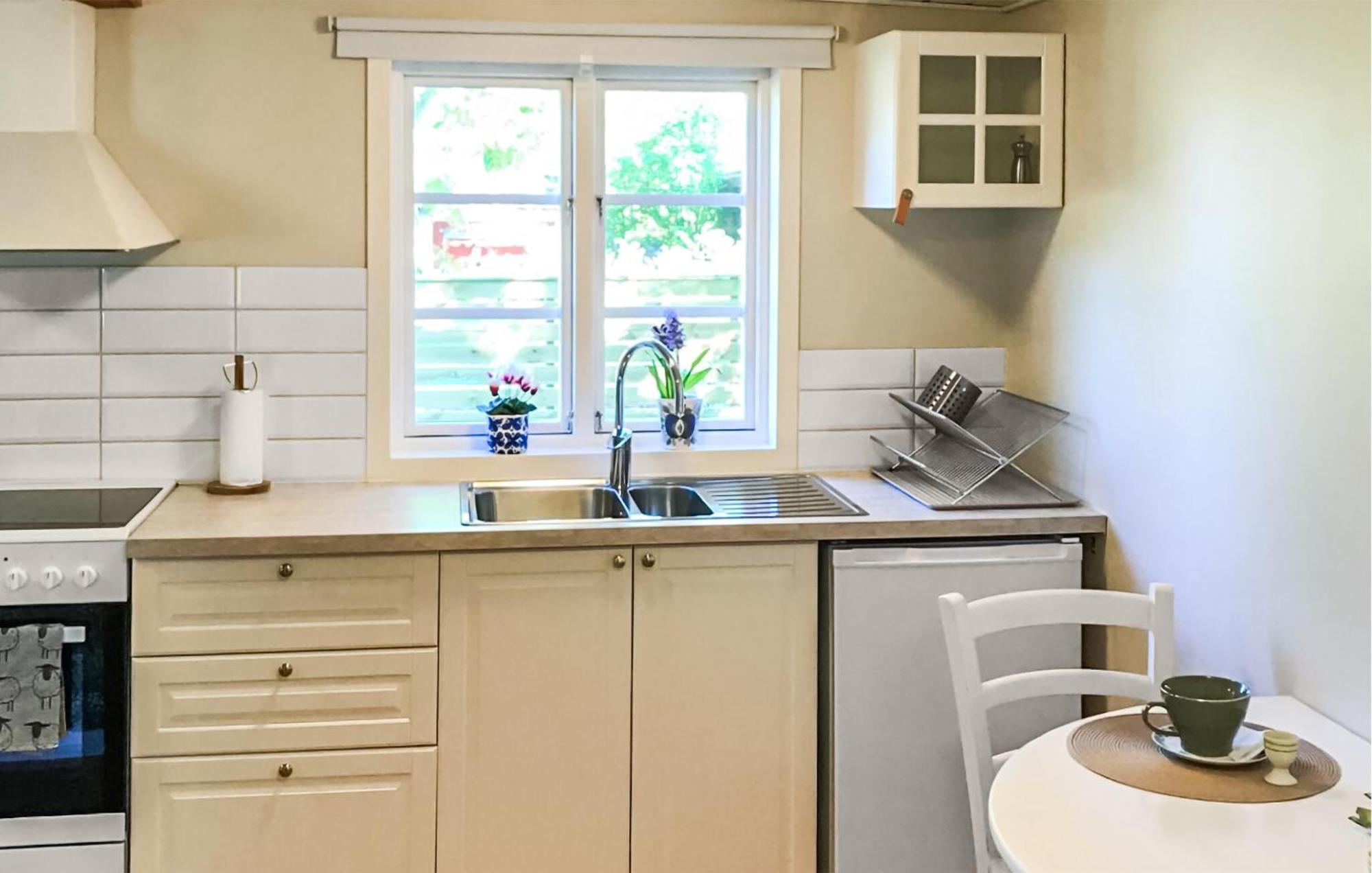 Amazing Home In Faerjestaden With Kitchen エクステリア 写真