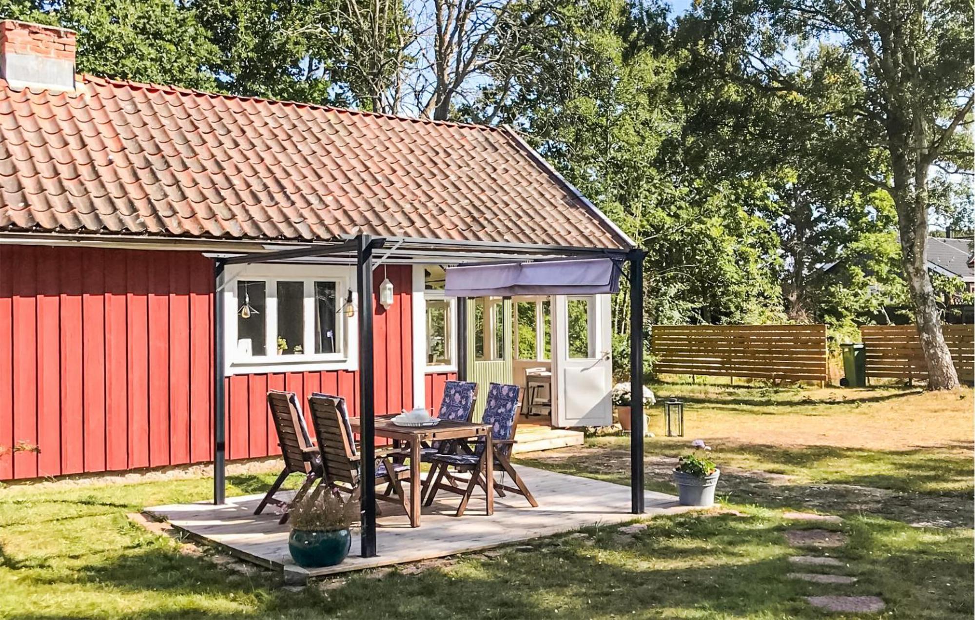 Amazing Home In Faerjestaden With Kitchen エクステリア 写真